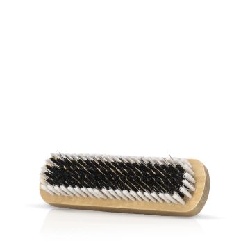 Frontal de un cepillo para limpieza de cuero recto con mango de madera